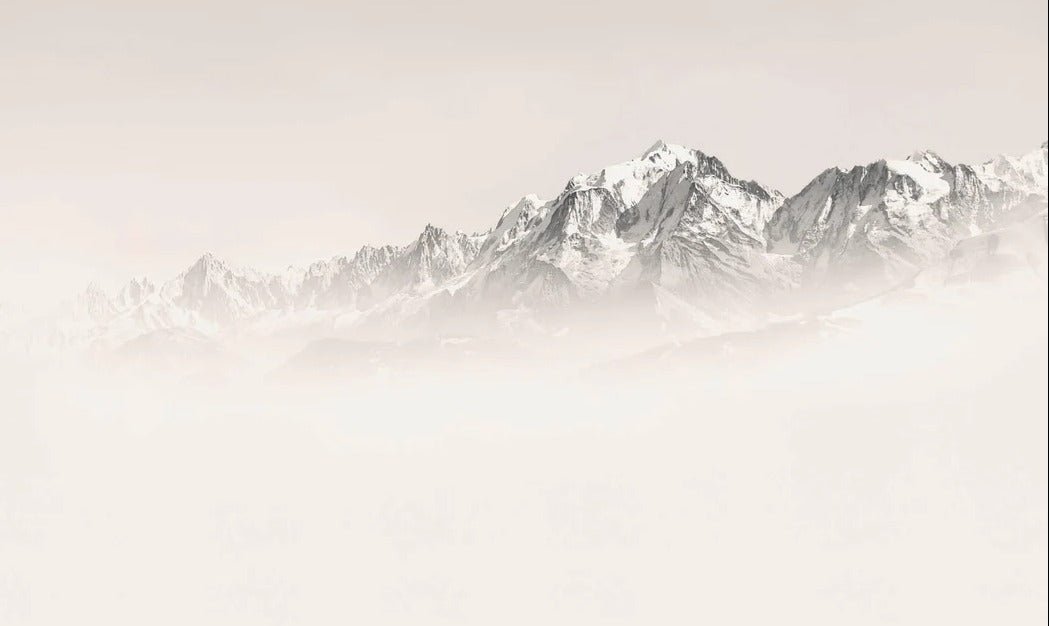 Papier peint Mont Blanc dans la brume sépia