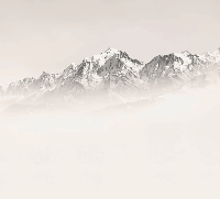 Papier peint Mont Blanc dans la brume sépia