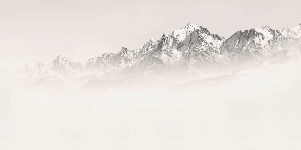 Papier peint Mont Blanc dans la brume sépia