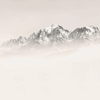 Papier peint Mont Blanc dans la brume sépia